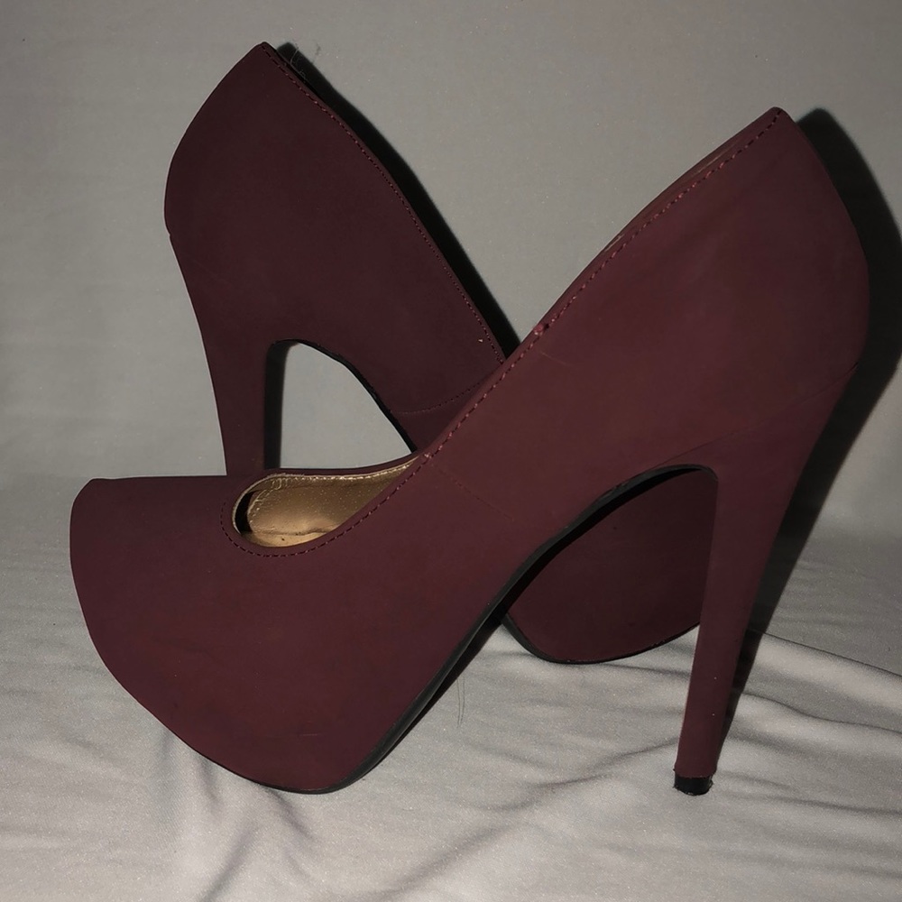 Heels - Picture 3 of 4